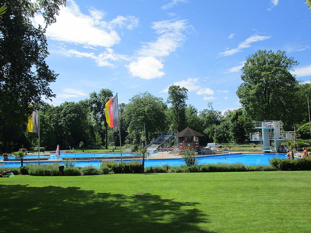 Schwimmbad Breisach mit neuer Rutsche