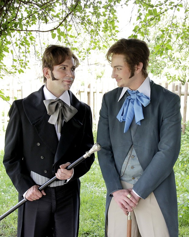 AS_2 Mr. Bingley und Mr. Darcy sollen wohl mit den Töchtern Bennet verheiratet werden.jpg